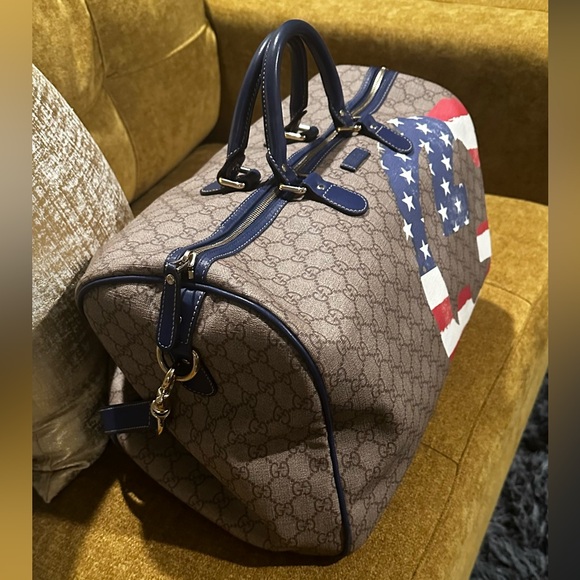 Gucci duffel bag/travel. Good for vacation/weekend getaway. unisex item. - Picture 5 of 9